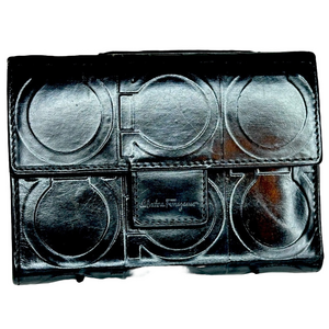 AUTH SALVATORE FERRAGAMO GANCINI LEATHER EMBOSSED LOGO COMPACT WALLET EUC